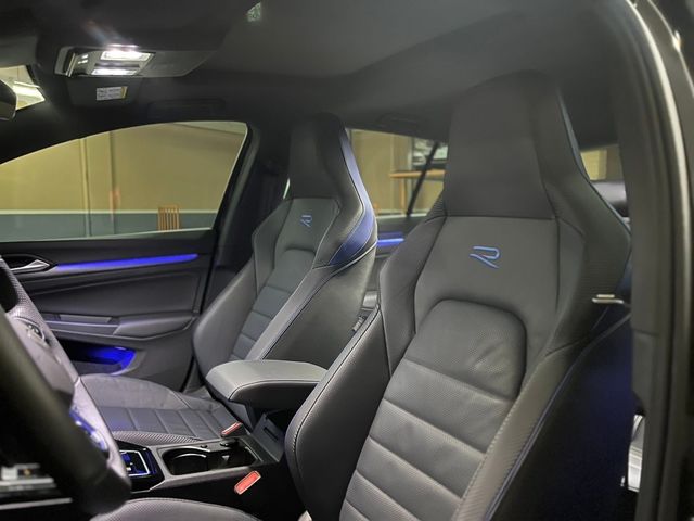 VOLKSWAGEN福斯 GOLF R  第4張相片