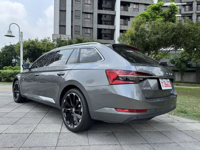 SKODA司科達 SUPERB COMBI  第2張相片