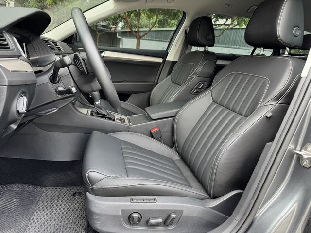 SKODA司科達 SUPERB COMBI  第3張相片