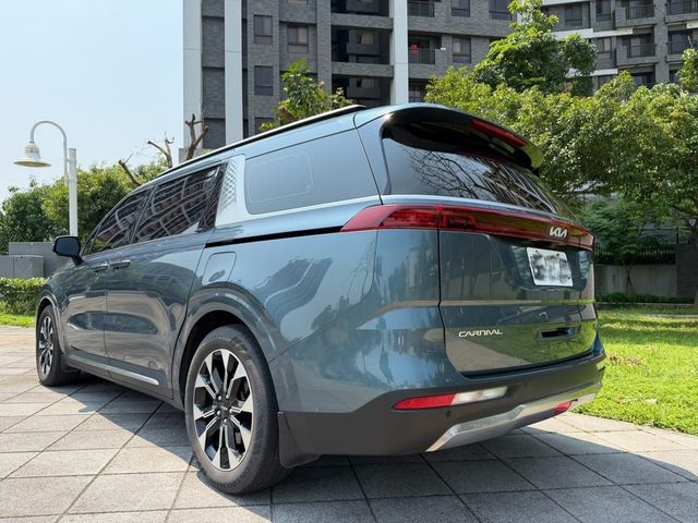 KIA起亞 CARNIVAL  第2張相片