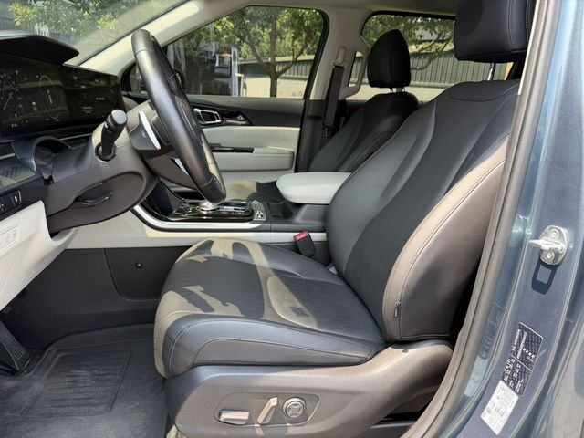 KIA起亞 CARNIVAL  第3張相片