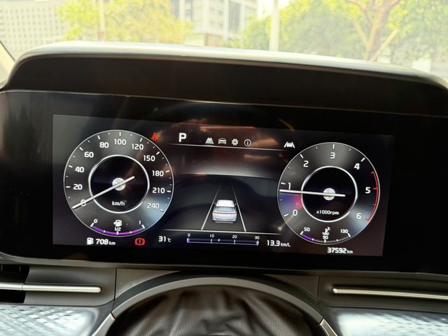 KIA起亞 CARNIVAL  第10張相片