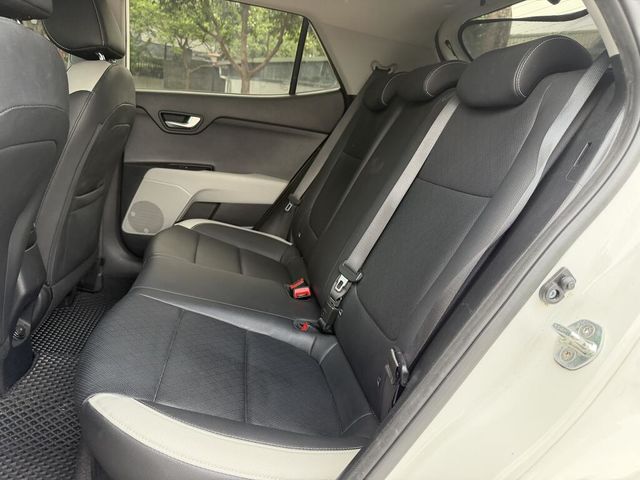 KIA起亞 STONIC  第4張相片