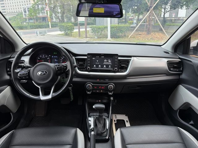 KIA起亞 STONIC  第5張相片