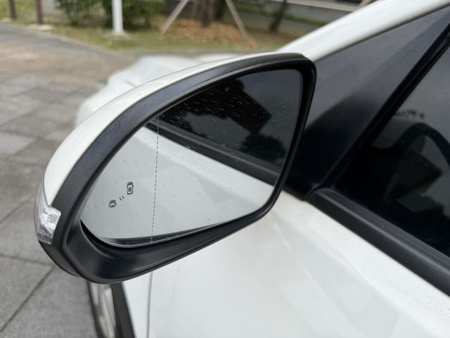 KIA起亞 STONIC  第6張相片