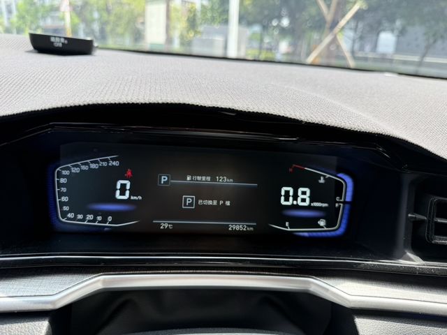 HYUNDAI現代 CUSTIN  第8張相片