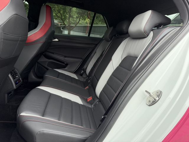 VOLKSWAGEN福斯 GOLF GTI  第4張相片