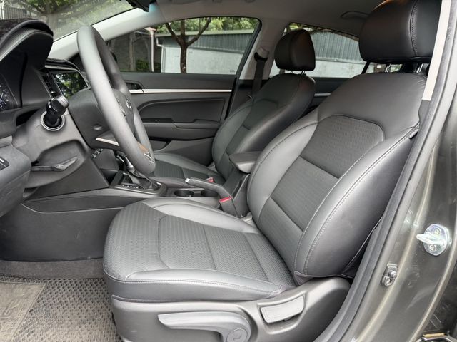 HYUNDAI現代 ELANTRA  第3張相片