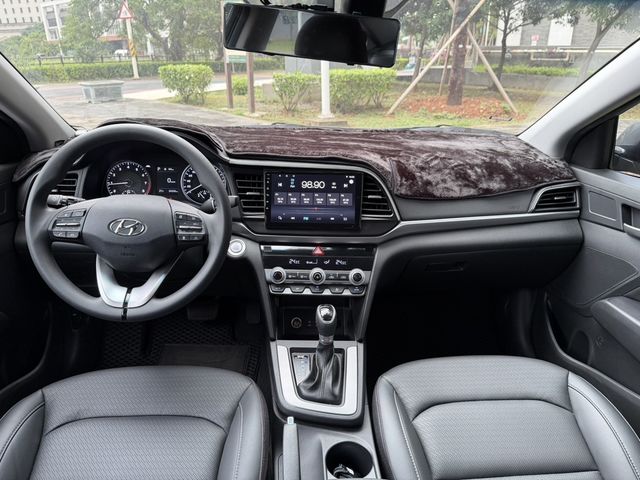 HYUNDAI現代 ELANTRA  第5張相片