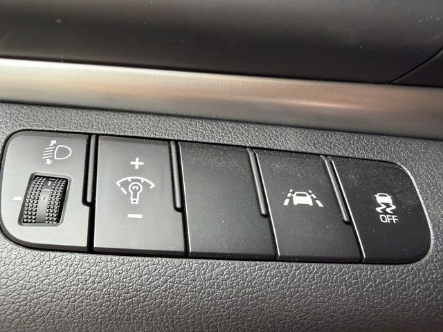 HYUNDAI現代 ELANTRA  第6張相片