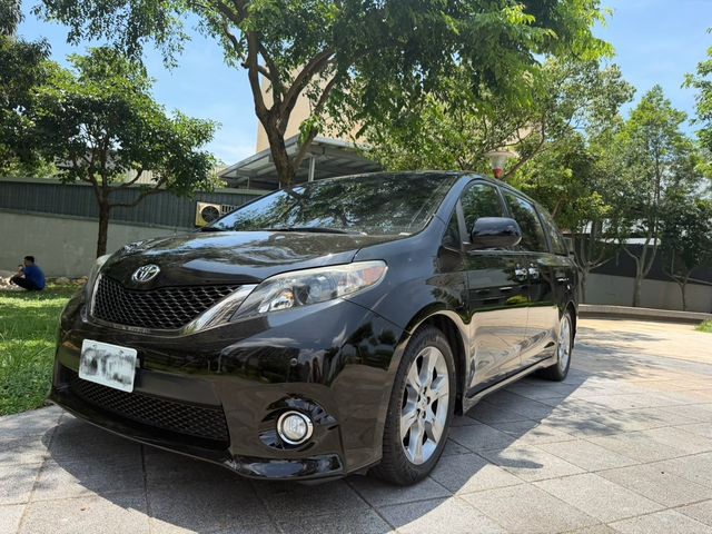 TOYOTA豐田 SIENNA  第1張相片