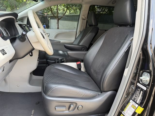 TOYOTA豐田 SIENNA  第3張相片