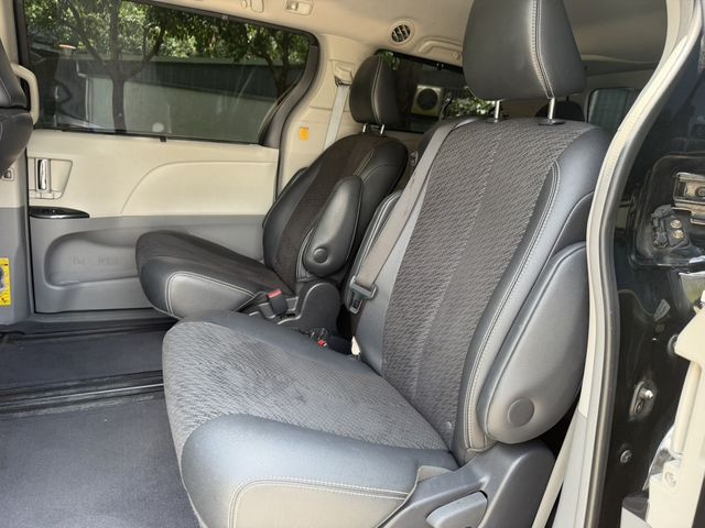 TOYOTA豐田 SIENNA  第4張相片