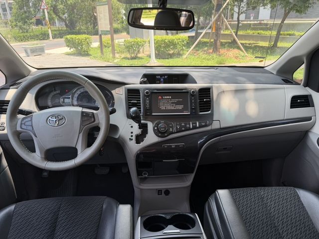 TOYOTA豐田 SIENNA  第6張相片