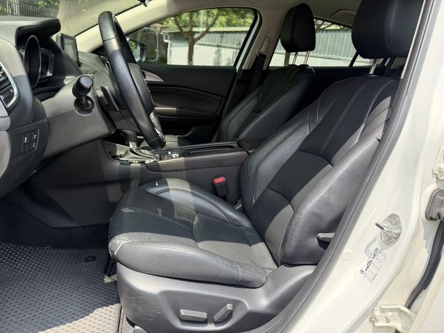 MAZDA馬自達 MAZDA 3  第3張相片