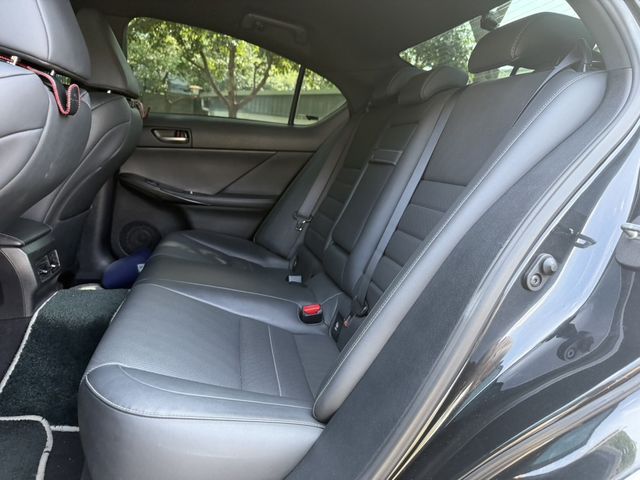 LEXUS凌志 IS 300H  第4張相片