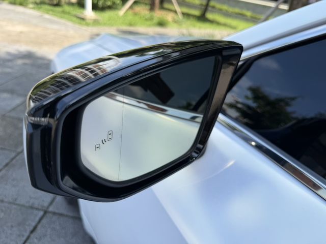 LEXUS凌志 IS 300H  第6張相片