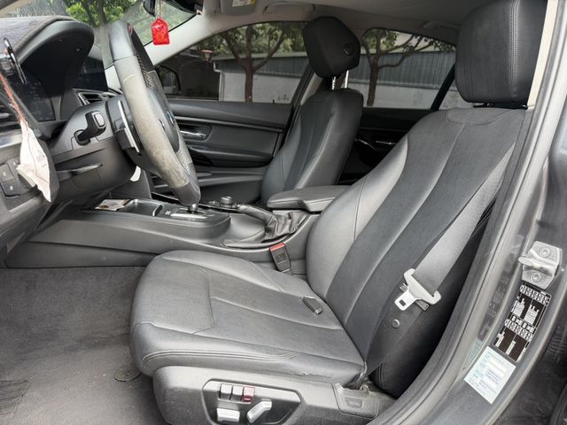 BMW寶馬 318D SEDAN  第3張相片