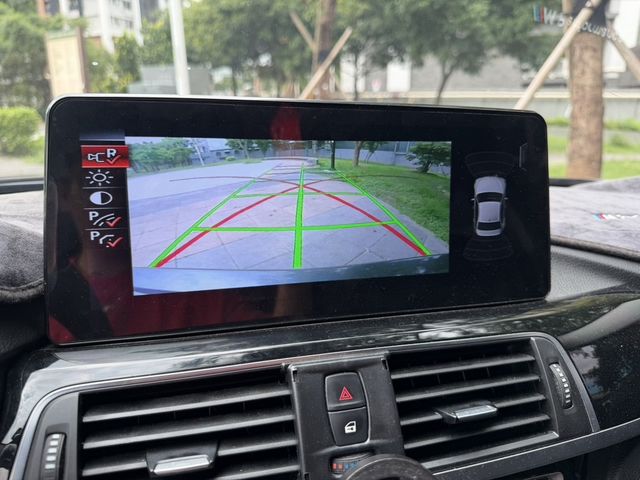 BMW寶馬 318D SEDAN  第6張相片