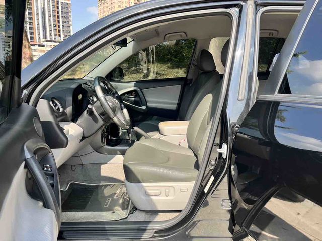 RAV4 2.4 2WD  第8張相片