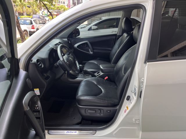 RAV4 2.4 4WD  第8張相片