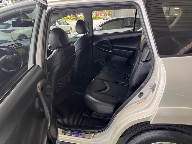 RAV4 2.4 4WD  第9張相片