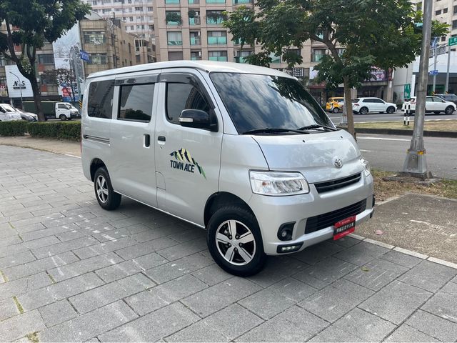 TOWN ACE VAN 5人  第3張相片