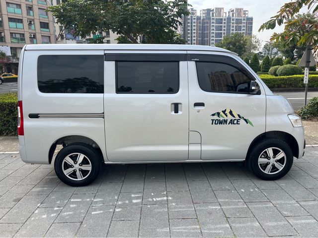 TOWN ACE VAN 5人  第4張相片