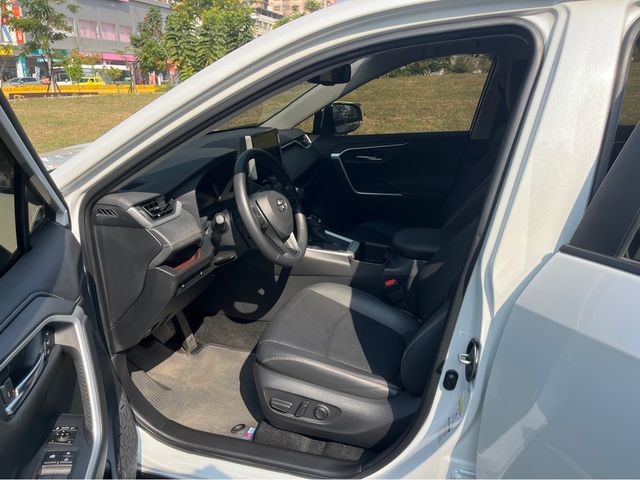 RAV4 2.0  第8張相片