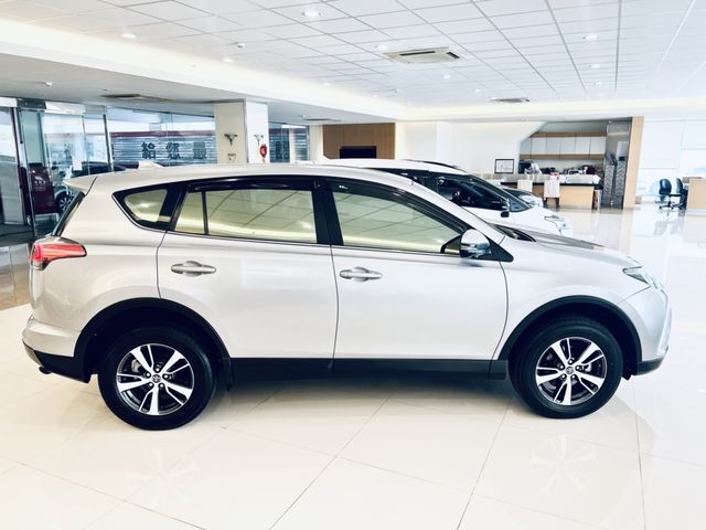 RAV4 2.0  第4張相片