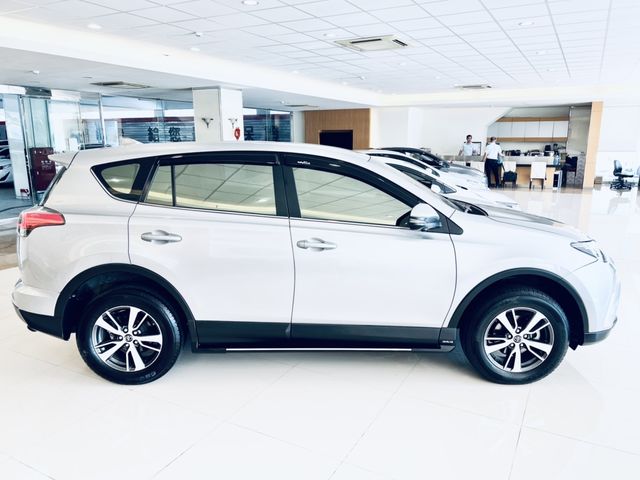 RAV4 2.0  第4張相片
