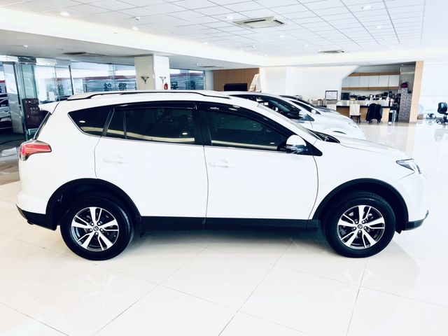 RAV4 2.0  第4張相片