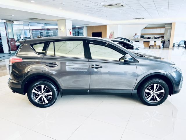 RAV4 2.0  第4張相片