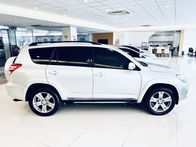 RAV4 2.4 2WD  第4張相片