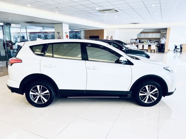 RAV4 2.0  第4張相片