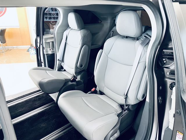 SIENNA 2.5HV  第9張相片