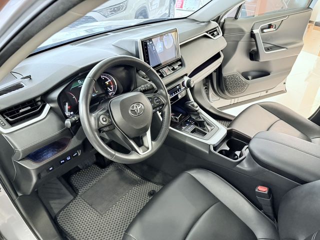 RAV4 2.0  第8張相片