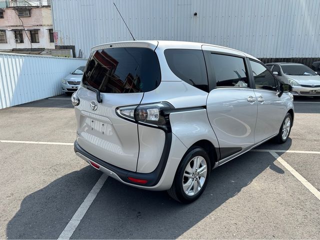 SIENTA 1.8  第5張相片