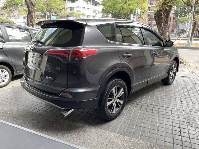 RAV4 2.0  第5張相片