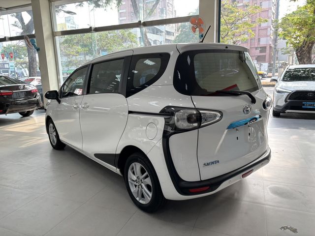 SIENTA 1.8  第5張相片
