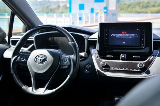 TOYOTA豐田 AURIS  第9張相片
