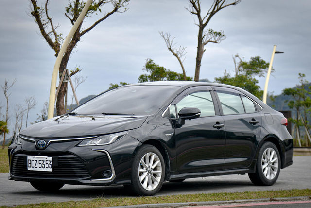 TOYOTA豐田 COROLLA ALTIS HYBRID  第1張相片