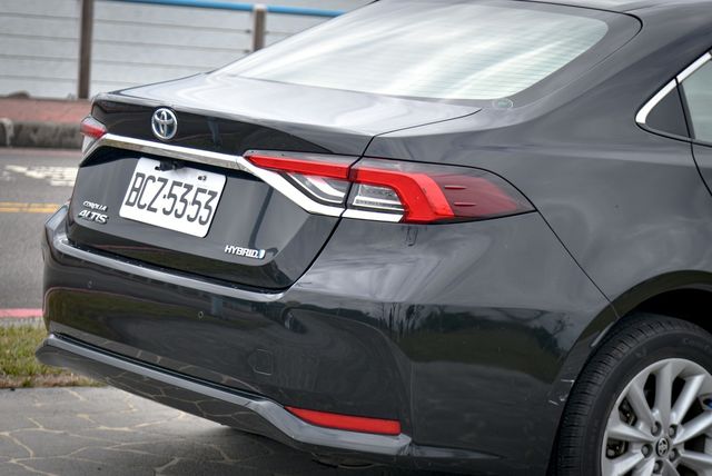 TOYOTA豐田 COROLLA ALTIS HYBRID  第2張相片