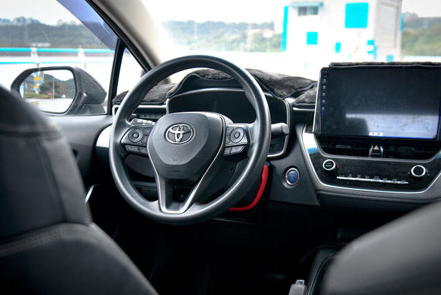 TOYOTA豐田 COROLLA ALTIS HYBRID  第3張相片