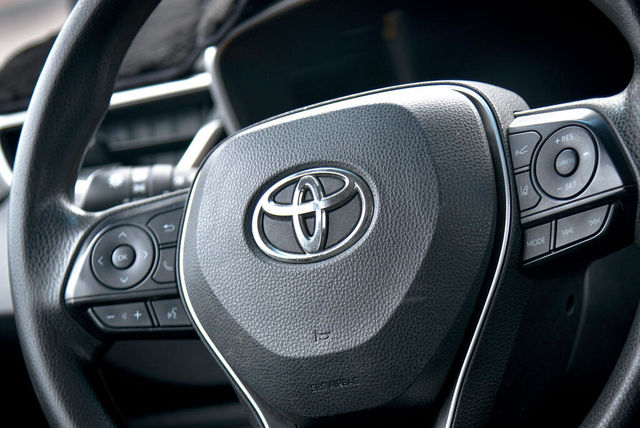 TOYOTA豐田 COROLLA ALTIS HYBRID  第4張相片