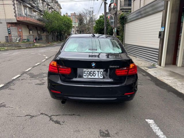 BMW寶馬 320I SEDAN ZA  第4張相片