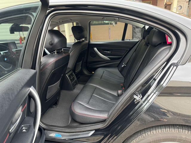 BMW寶馬 320I SEDAN ZA  第5張相片