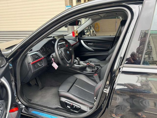 BMW寶馬 320I SEDAN ZA  第6張相片