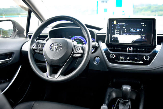 TOYOTA豐田 COROLLA ALTIS HYBRID  第4張相片