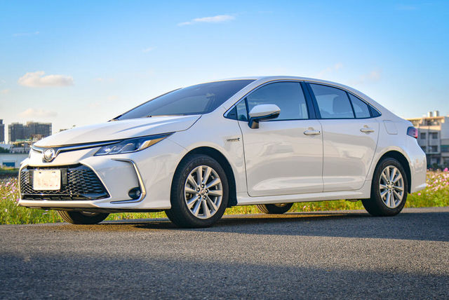 TOYOTA豐田 COROLLA ALTIS HYBRID  第1張相片